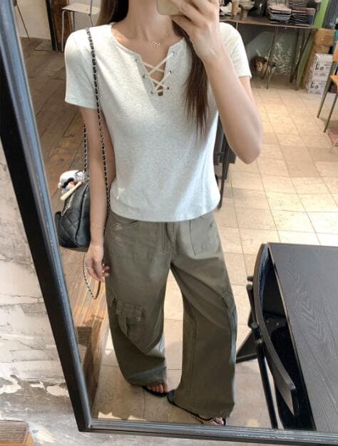 白Tシャツ 半袖白色カットソー細身ブイネックレディース上着