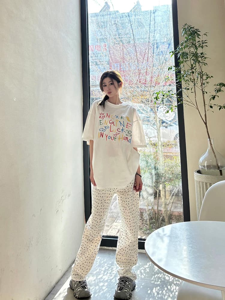 白Tシャツ レディース カラフル文字刺繍