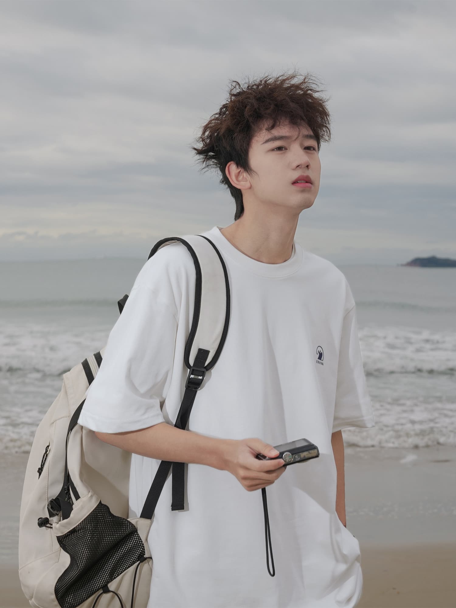 白Tシャツ メンズ ラフデザインバックプリントTシャツ