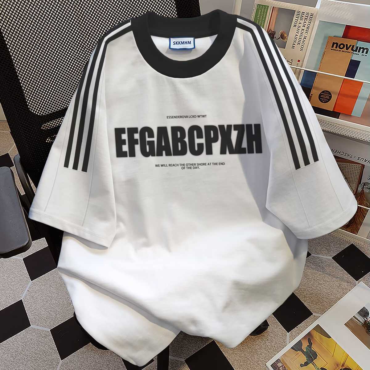 白Tシャツ 三本ライン袖デザイン文字入りカットソー