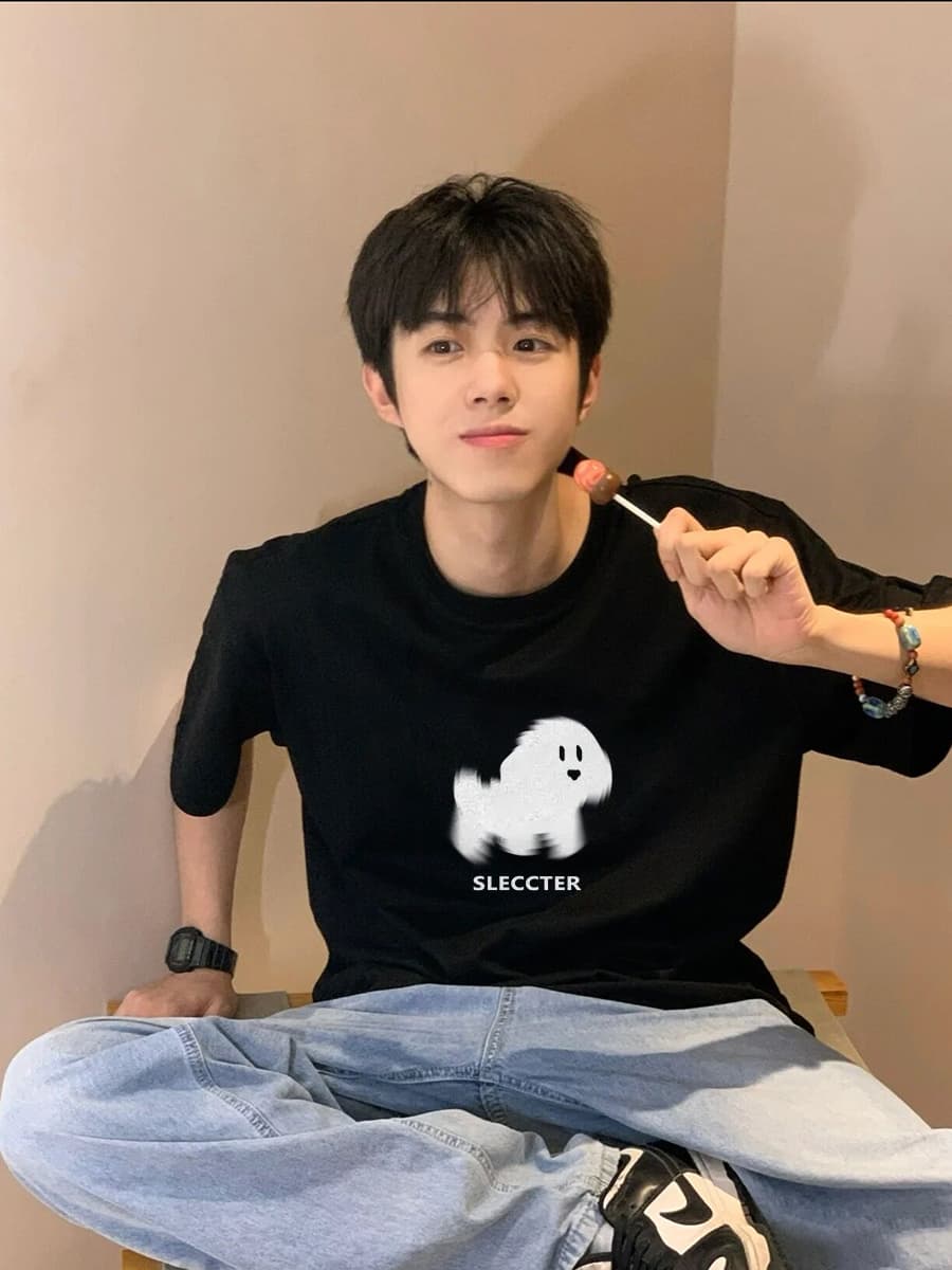 白Tシャツ メンズ もふもふ犬イラスト入り丸首シャツ