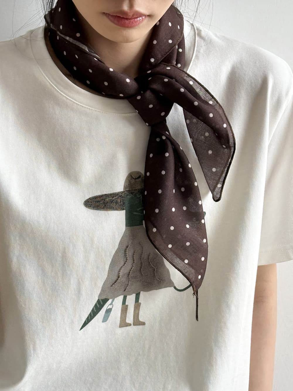 白Tシャツ 優しい風合い 人形プリント半袖