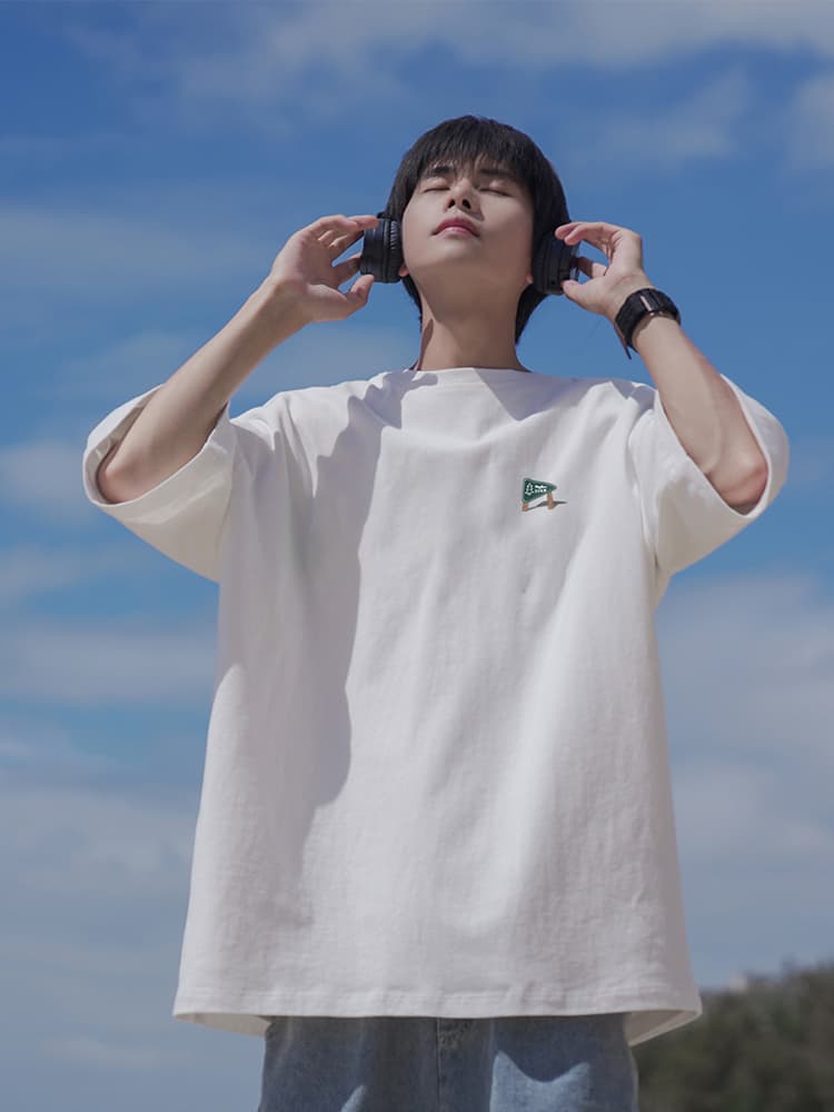 白Tシャツ メンズ ゆったり半袖スポーツ刺繍入りシャツ