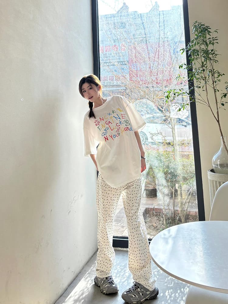白Tシャツ レディース カラフル文字刺繍