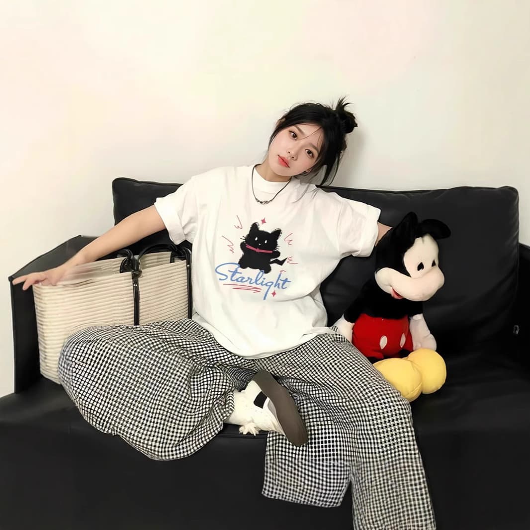白Tシャツ ねこモチーフゆるふわ半袖