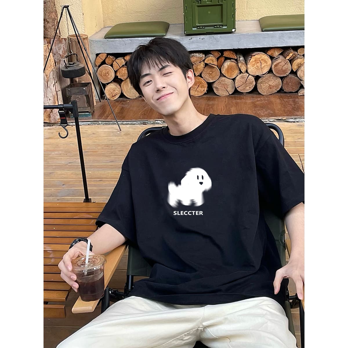 白Tシャツ メンズ もふもふ犬イラスト入り丸首シャツ