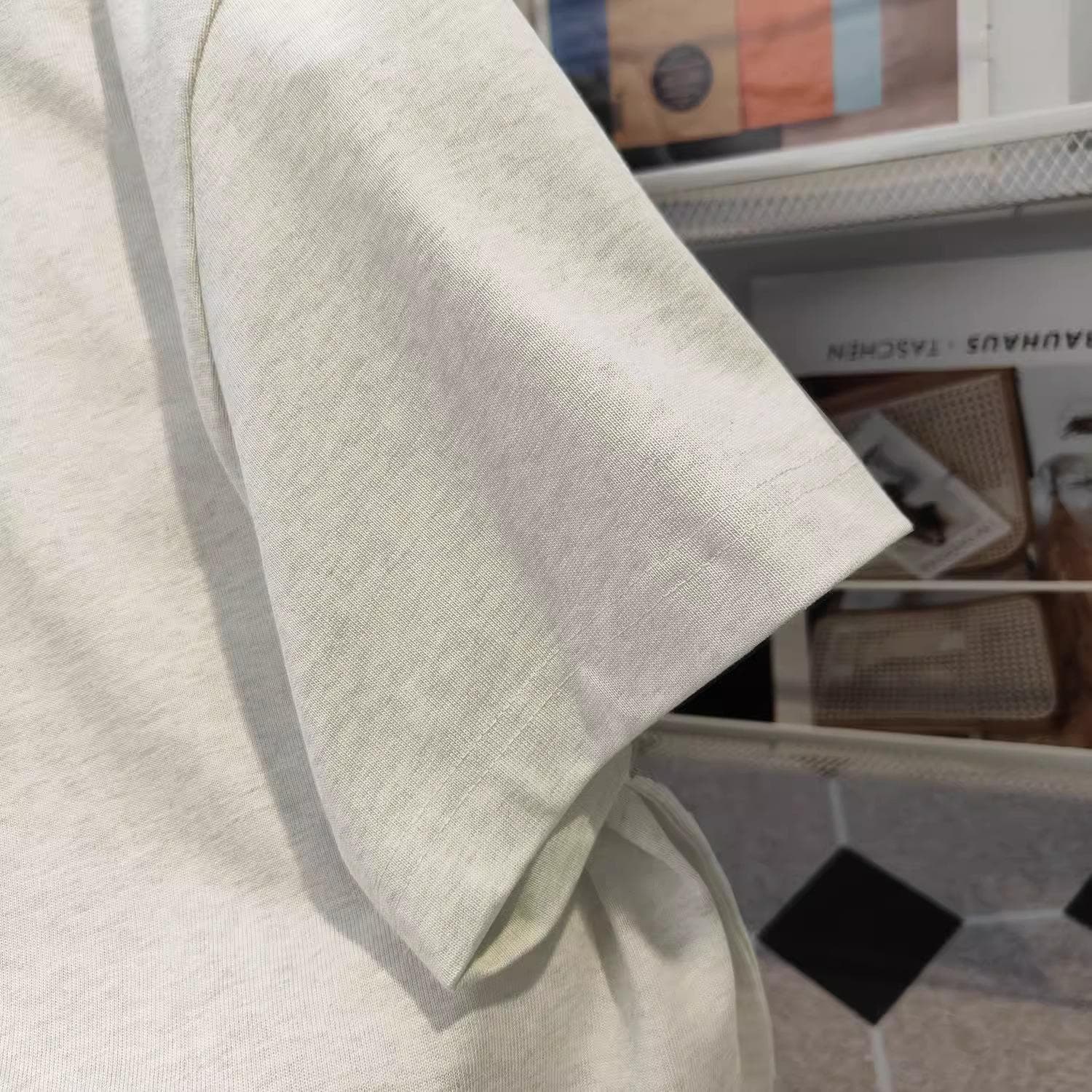 白Tシャツ 工業系ロゴ入りオーバーサイズ半袖