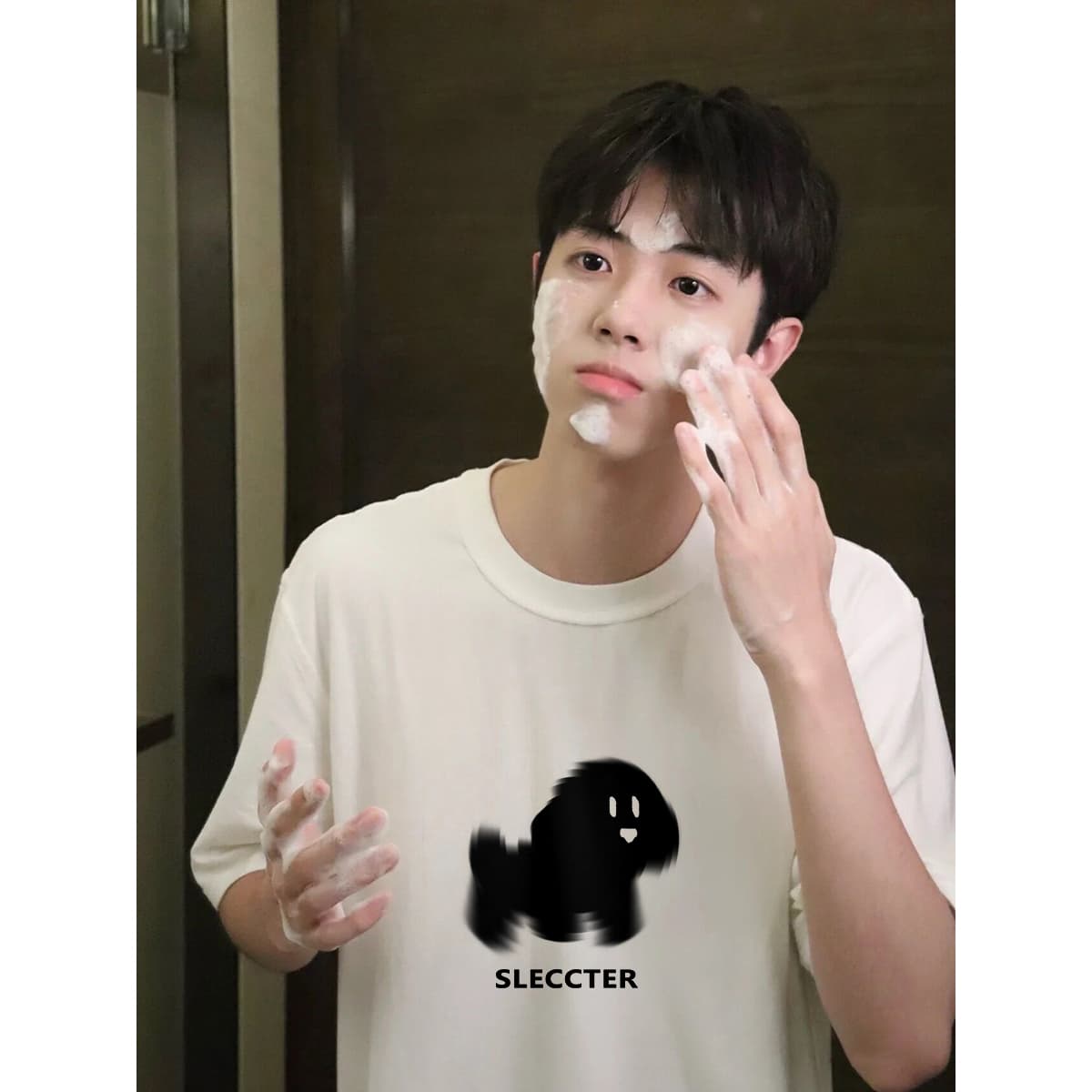 白Tシャツ メンズ もふもふ犬イラスト入り丸首シャツ