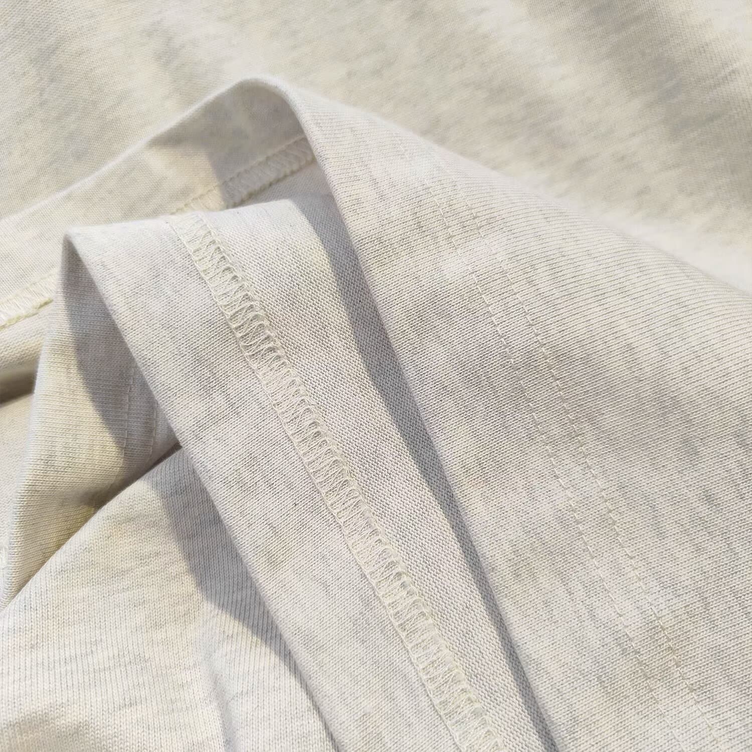 白Tシャツ 三本ライン袖デザイン文字入りカットソー