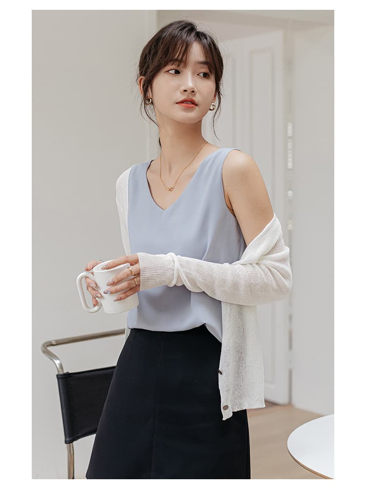 白Tシャツ 優美なVネックノースリーブトップス