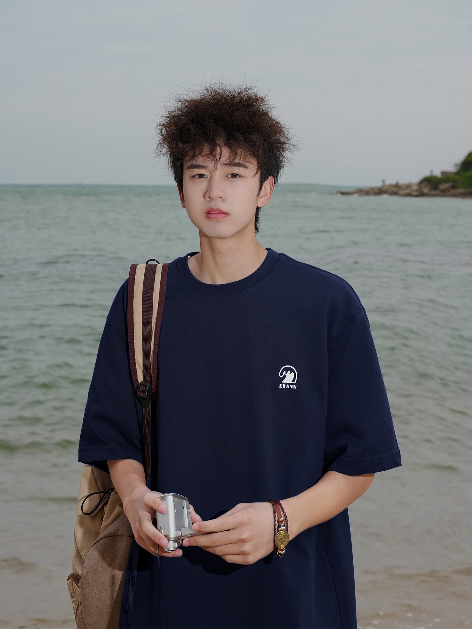白Tシャツ メンズ ラフデザインバックプリントTシャツ