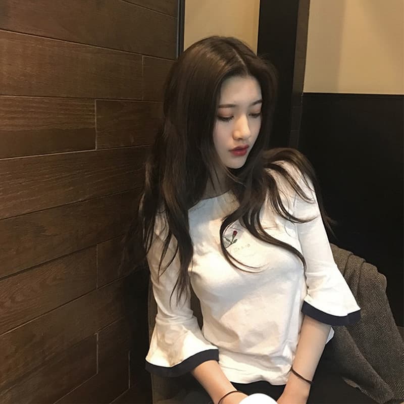 白Tシャツ 袖フリル付き白無地長袖シャツ