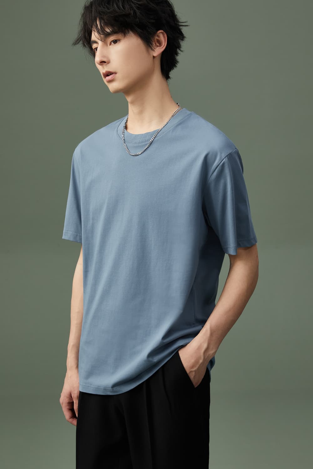 白Tシャツ メンズ なめらか質感 ゆったり半袖シャツ