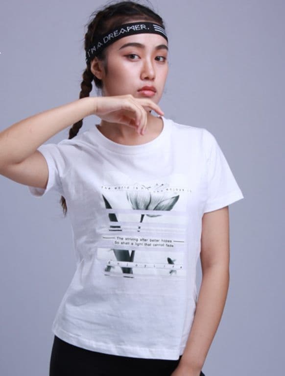 白Tシャツ レディース 花と詩のグラフィックティーシャツ