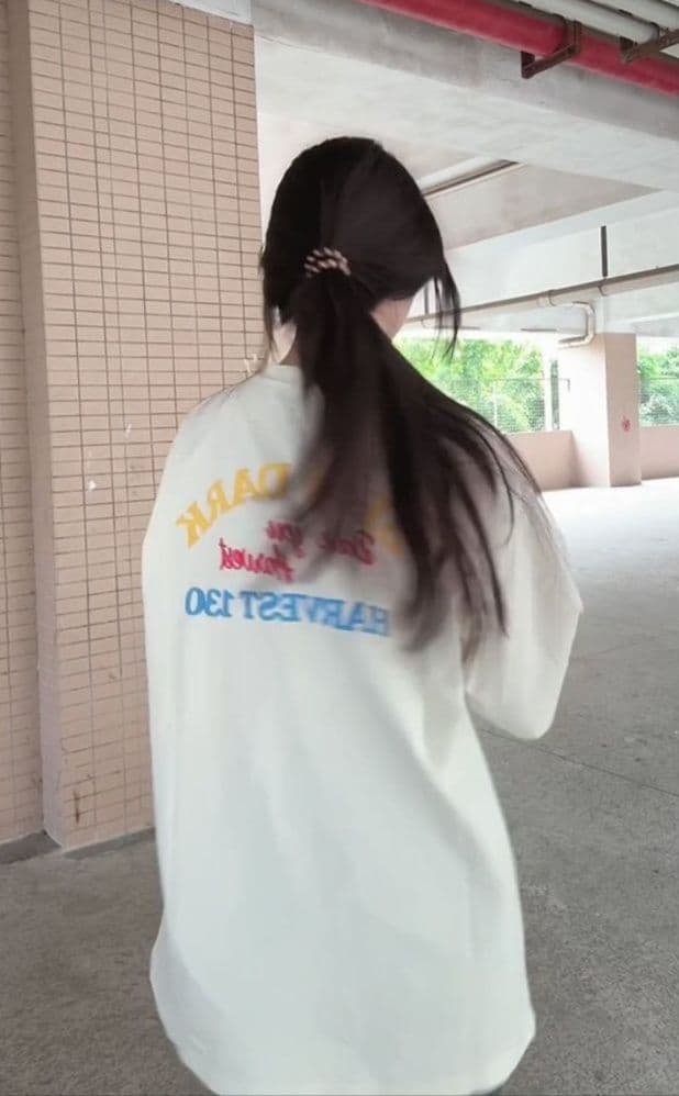 白Tシャツ レディース マルチカラー文字入りゆったり半袖