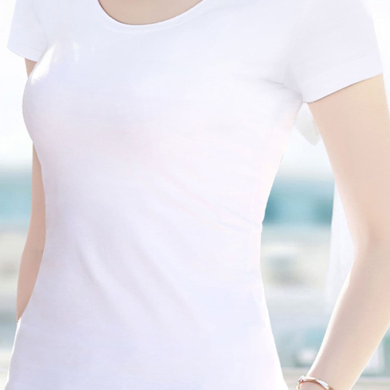 白Tシャツ なめらか素肌 ウェーブネック半袖
