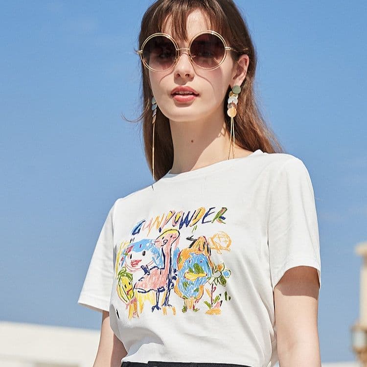 白Tシャツ 手描き風アート 半袖カットソー