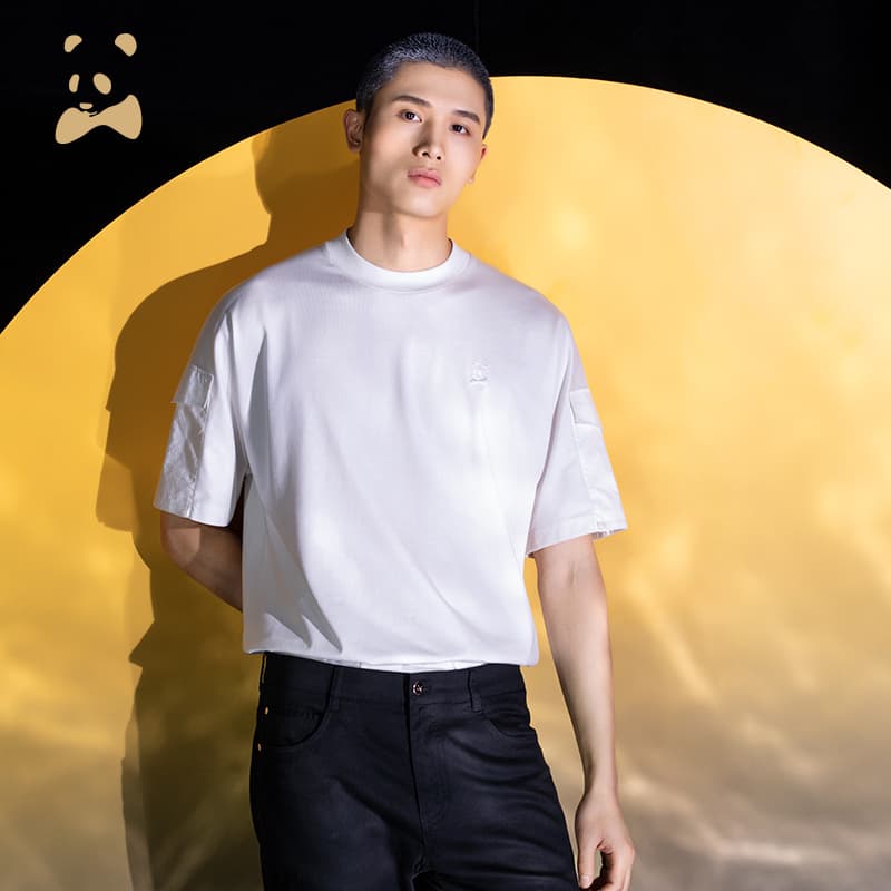 白Tシャツ モダンシルエット ポケット装飾Tシャツ