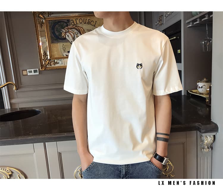 白Tシャツ シンプル胸元ワンポイント半袖