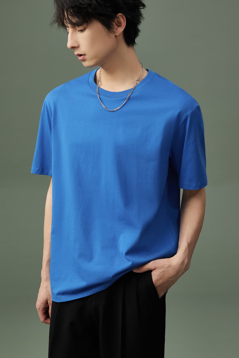 白Tシャツ メンズ なめらか質感 ゆったり半袖シャツ