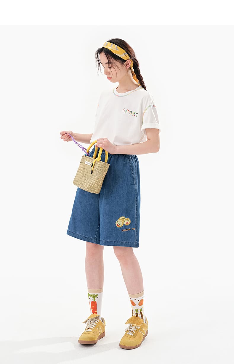 白Tシャツ 虹色ステッチ装飾クルーネック半袖