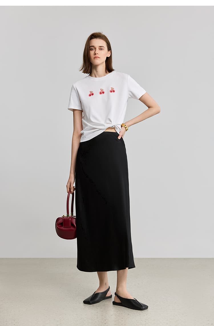 白Tシャツ さくらんぼ刺繍 シンプルフィット