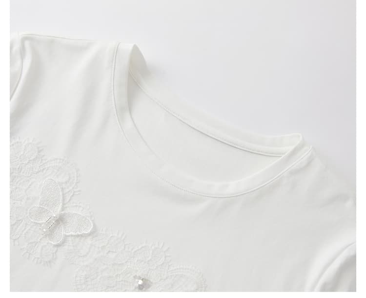 白Tシャツ 蝶々刺繍入り丸首半袖シャツ