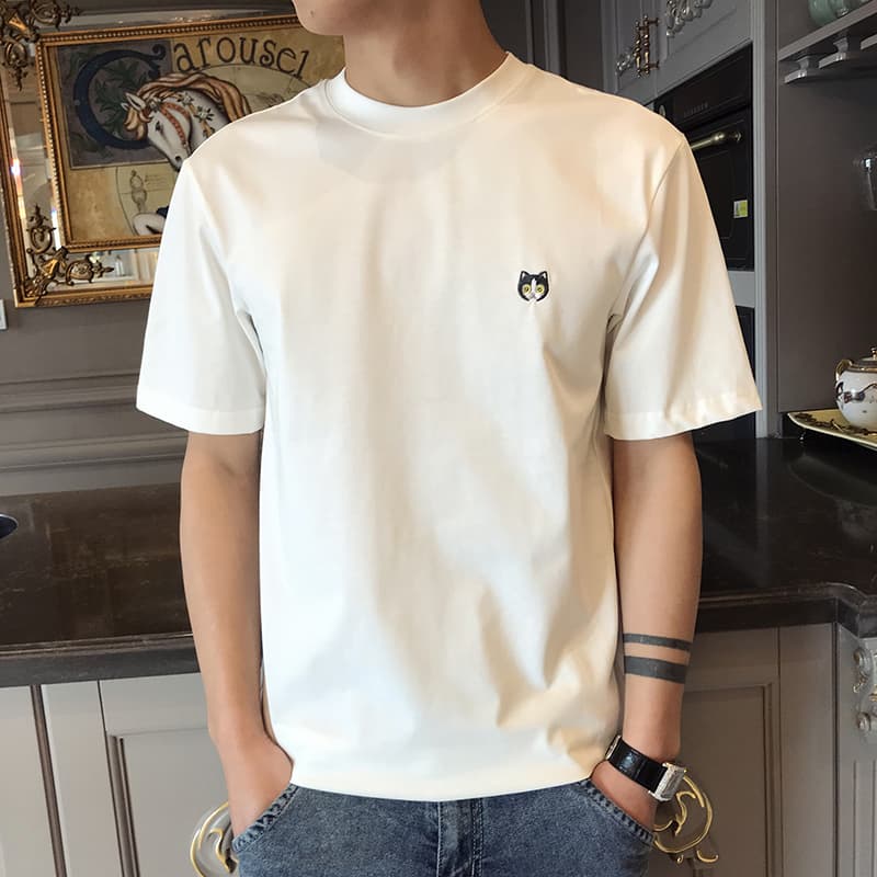 白Tシャツ シンプル胸元ワンポイント半袖