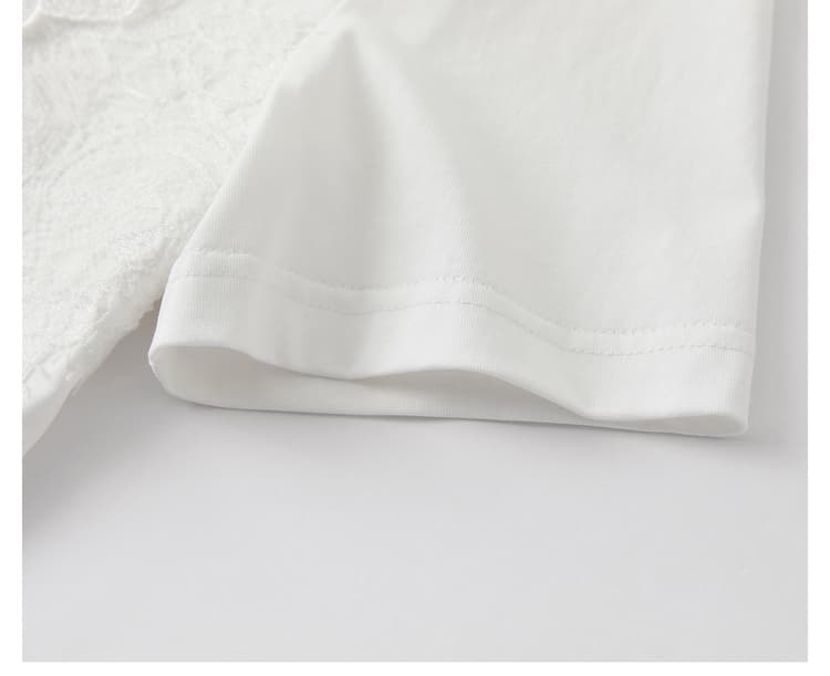 白Tシャツ 蝶々刺繍入り丸首半袖シャツ
