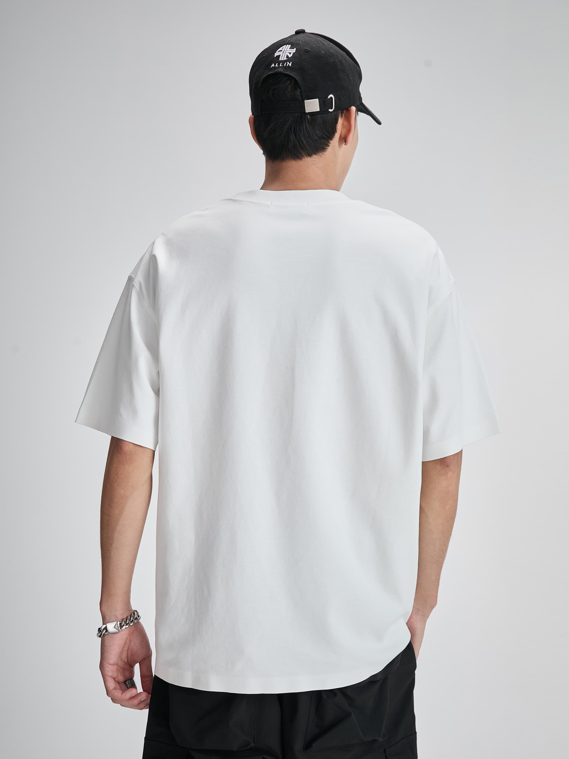 白Tシャツ ゆったりシルエット 万能無地シャツ