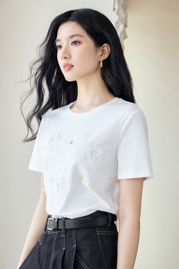 白Tシャツ 蝶々刺繍入り丸首半袖シャツ