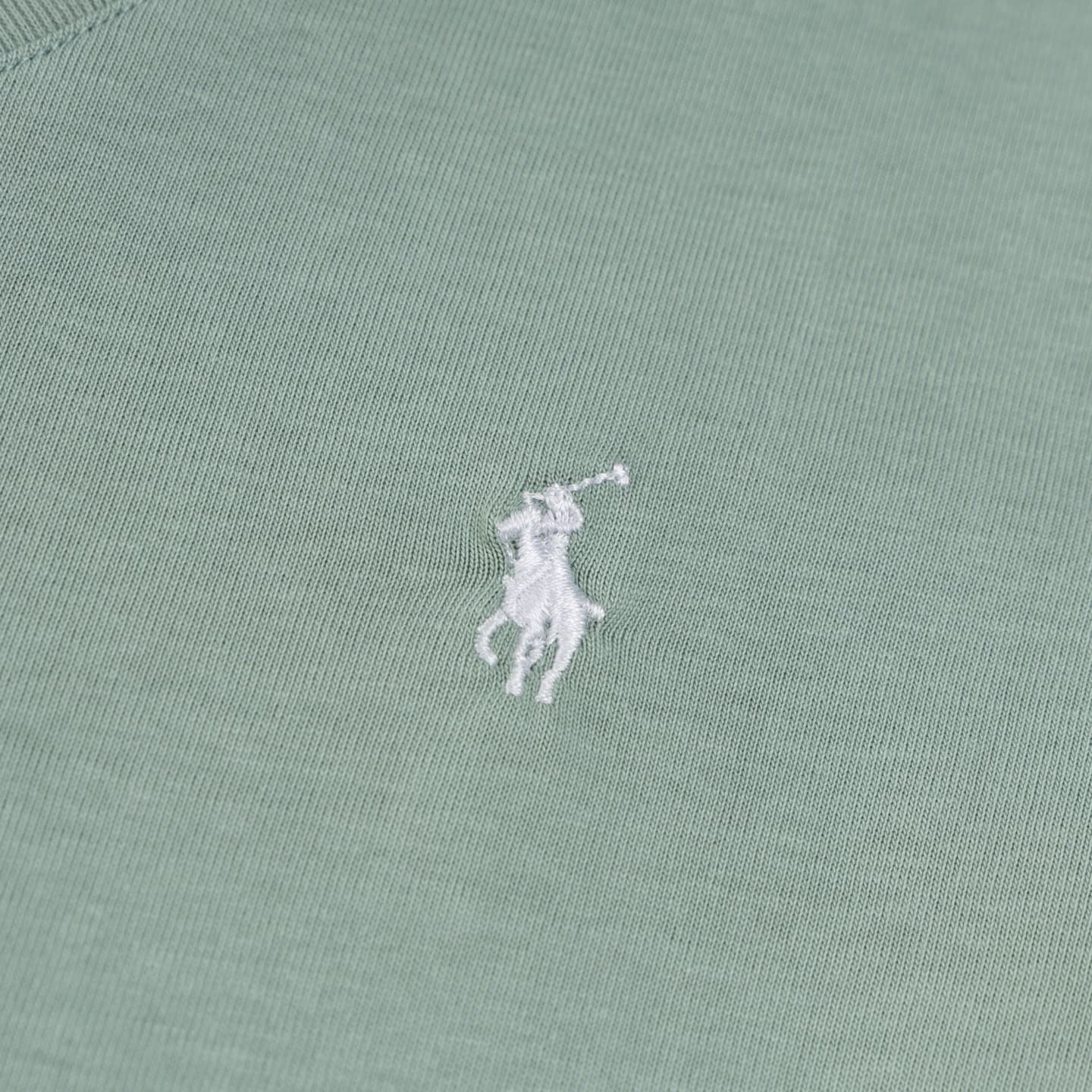白Tシャツ すっきり着こなせる上質Vネック