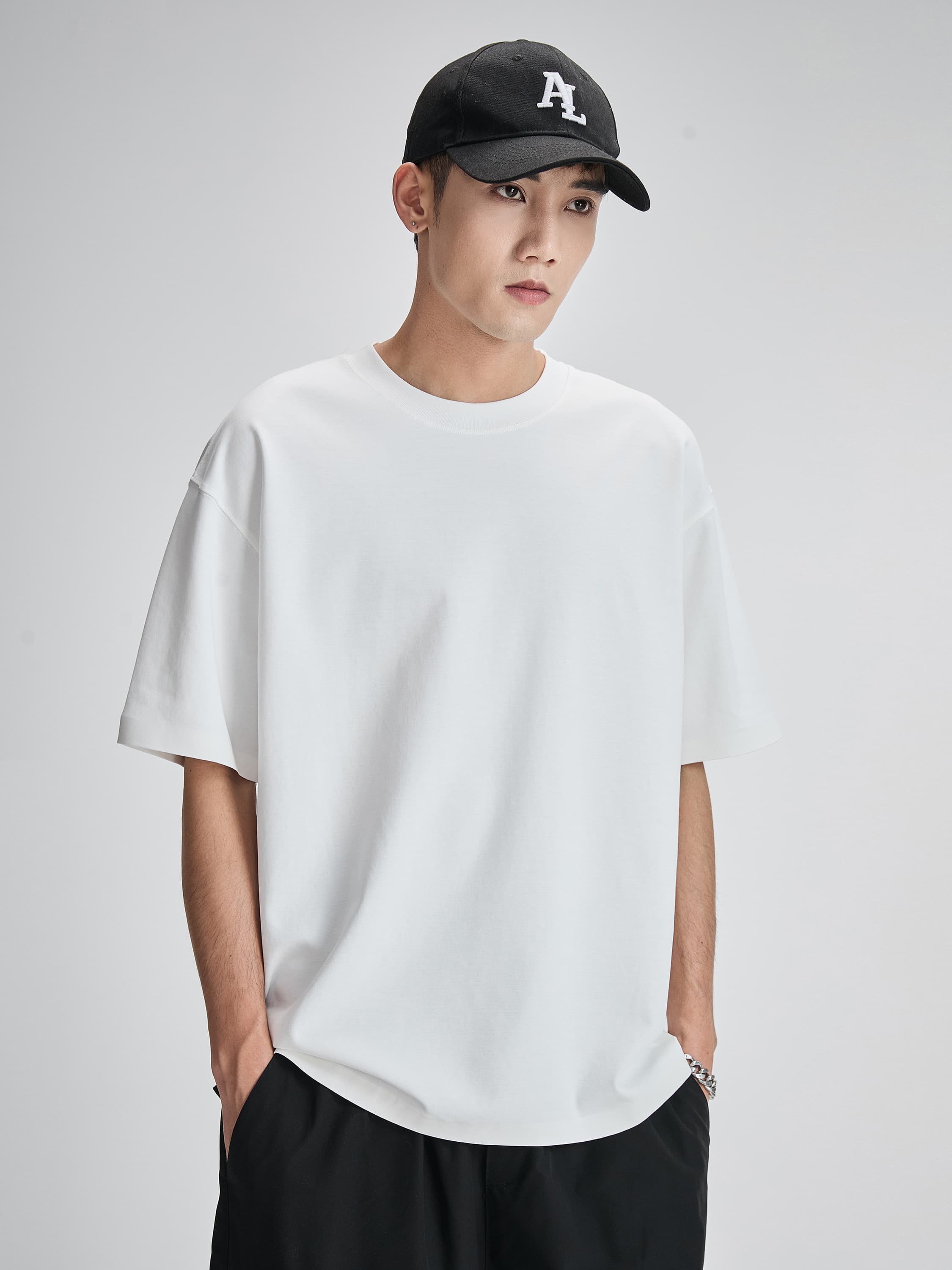 白Tシャツ ゆったりシルエット 万能無地シャツ