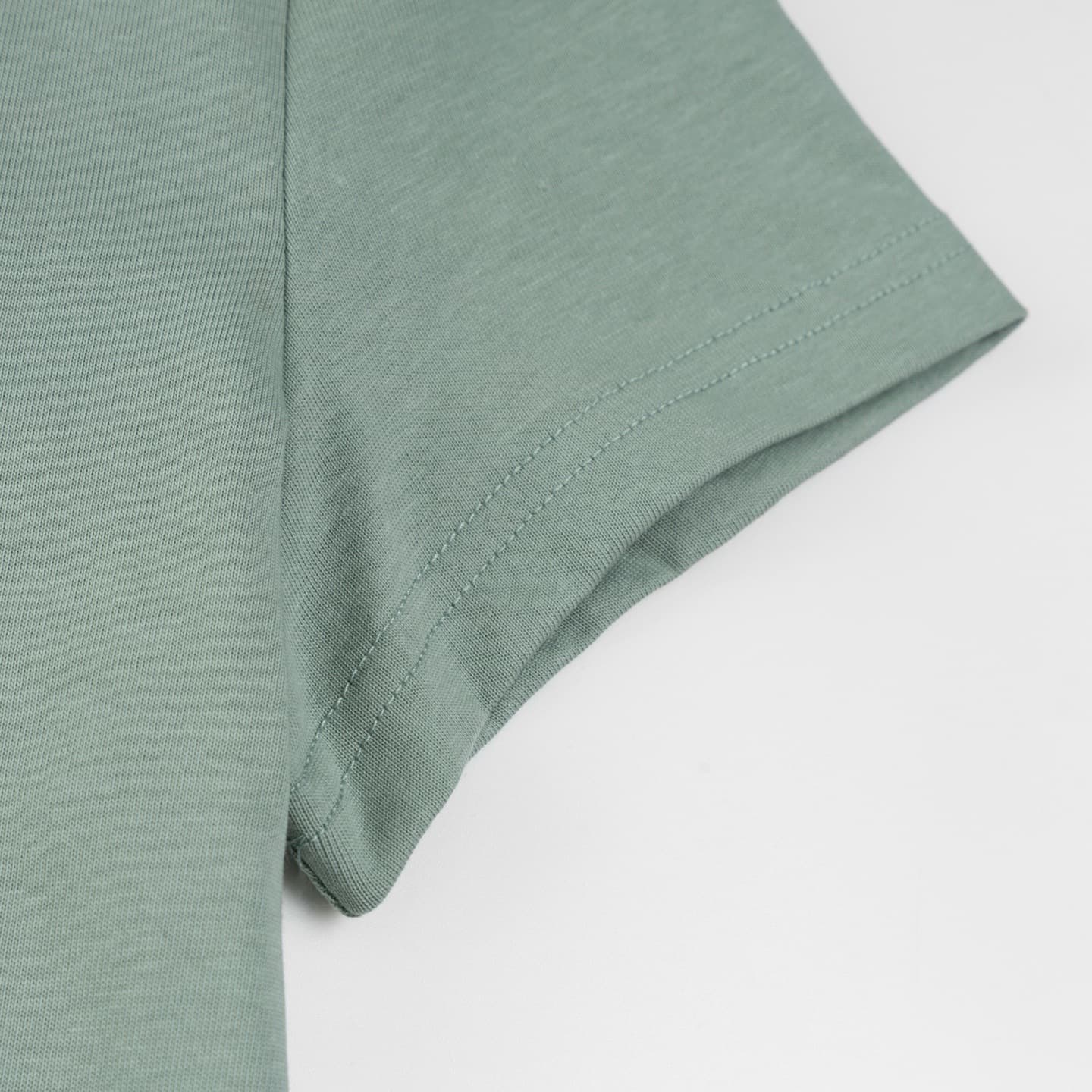 白Tシャツ すっきり着こなせる上質Vネック