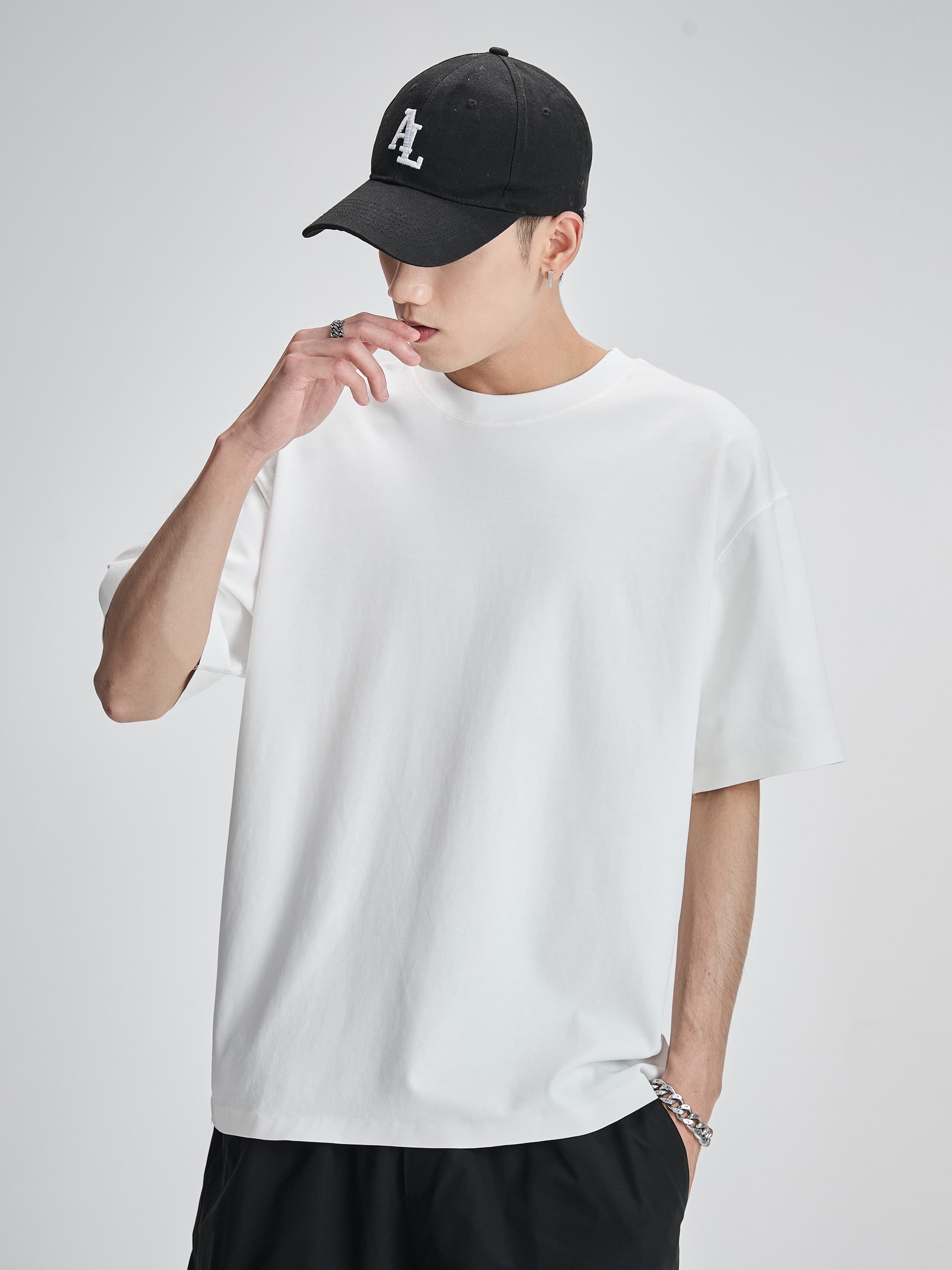 白Tシャツ ゆったりシルエット 万能無地シャツ